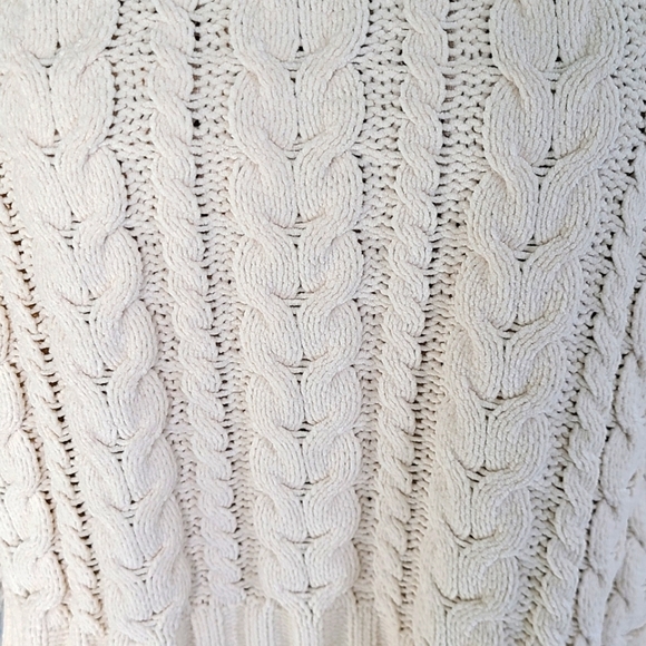 NWOT! Ivory Cable Knit Sweater Size XL - Picture 4 of 5